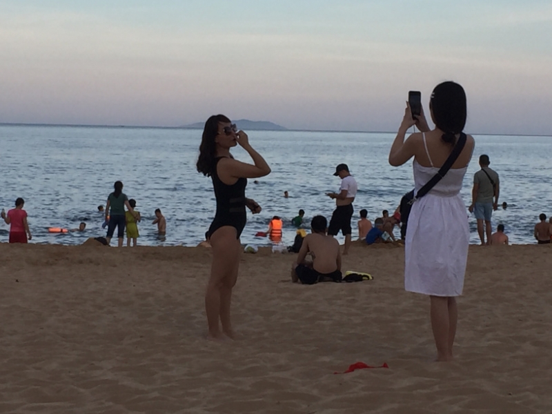 8839  13-6-19 beach