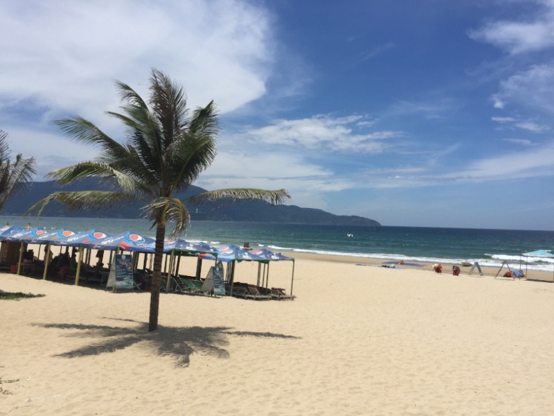 8947 18-6-19 beach