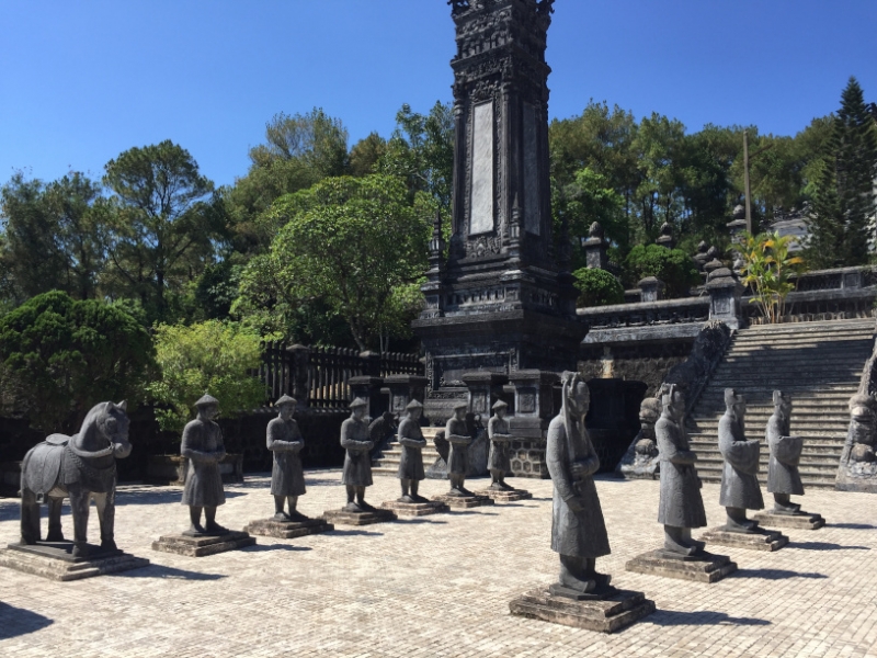 9030 20-6-19 statues