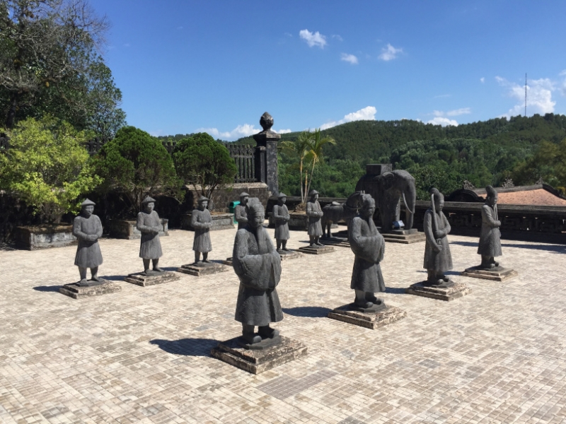 9032 20-6-19 statues