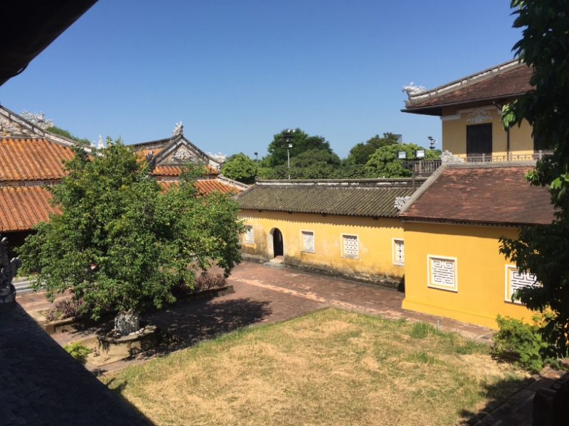 9080 21-6-19 courtyard