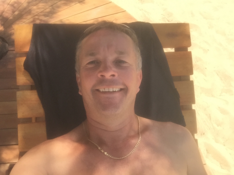 9184 27-6-19 sunbathing