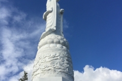 8699  8-6-19 statue
