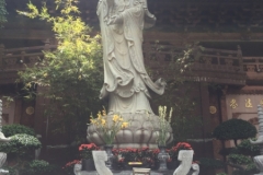 8710  9-6-19 statue