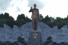 8718  9-6-19 Ho Chi Minh statue