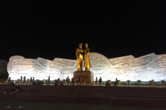 8828  12-6-19 golden statue