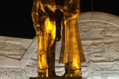 8829  12-6-19 golden statue