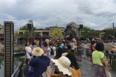 8924 17-6-19 crowd