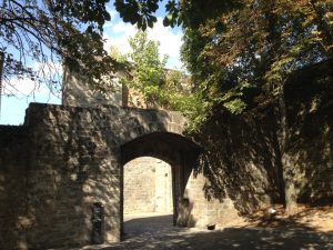 0172-2-9-16-france-gate-pamplona