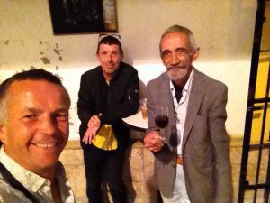 2286-27-10-drinking-buddies